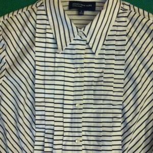 Pleated front long sleeve shirt .