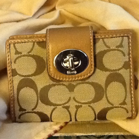 small coach wallet