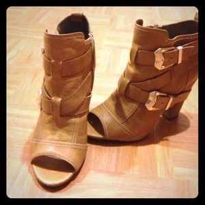 8.5 Vince Camuto  open toe bootie