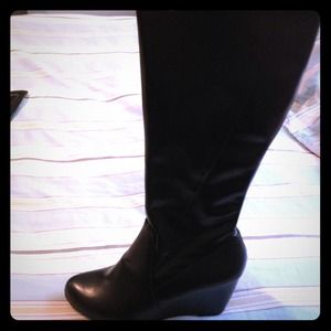 Bundle for mebunn Black wedge boot! And black heel