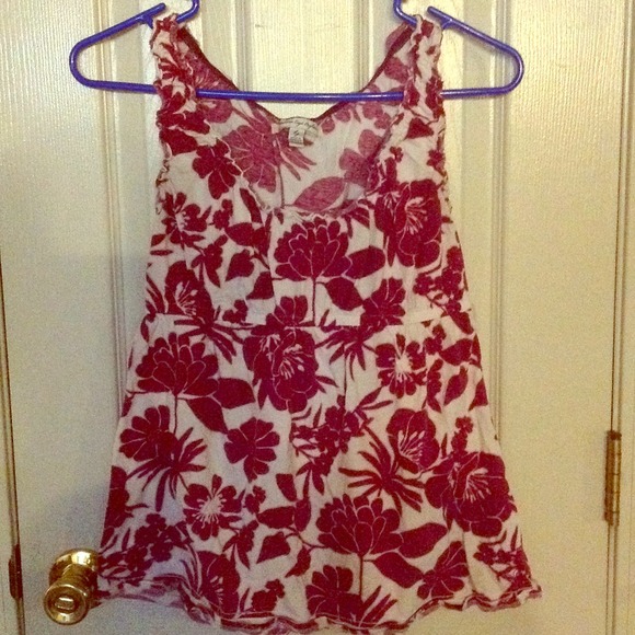 ❌SOLD❌American Eagle Outfitters dressy tank-top