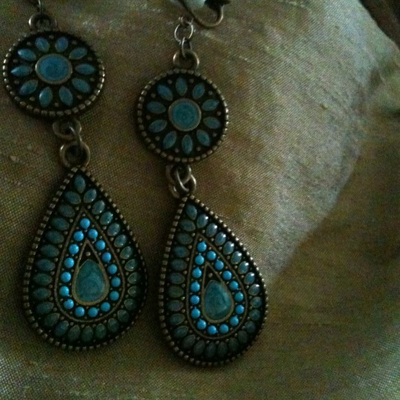 SOLD---New---clip on turquoise dangle earrings