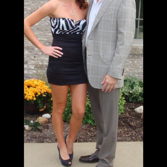 🚫Cant locate🚫Strapless zebra print dress small