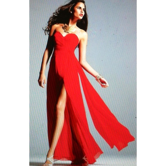 Red Faviana sweetheart neckline elegant dress!