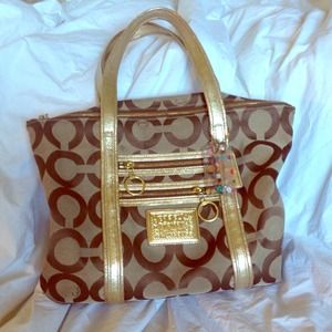 AUTHENTIC COACH PURSE!!