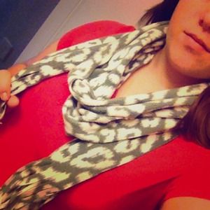 Grey an White Old Navy scarf