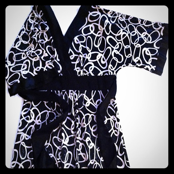 Black/White printed shimmer dress!