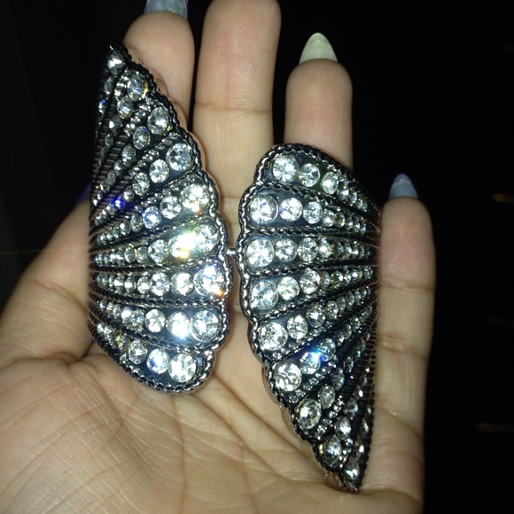 ❗SOLD IN BUNDLE❗ Silver Wings w/ 💎Rhinestones💎 - Picture 3 of 3