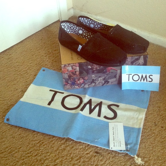 TOMS- black glitter