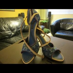 Louis Vuitton Monogram Denim Shoes size 7