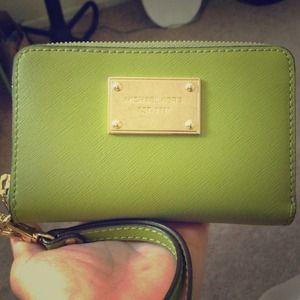 ✨On hold✨Michael Kors phone clutch