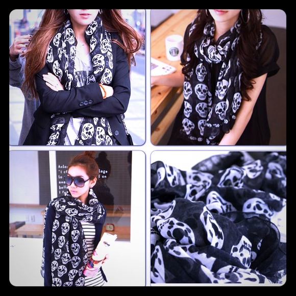 Skull Printed Scarf