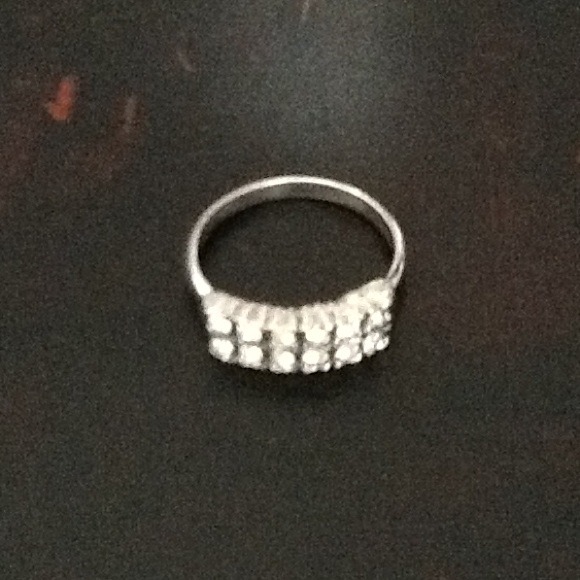 Pretty double row Australia crystal ring