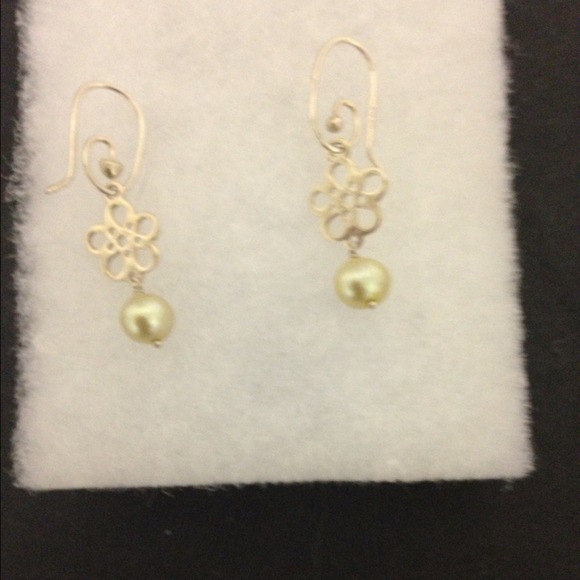 ***SOLD to kjmomson****. Pandora earrings
