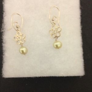 ***SOLD to kjmomson****. Pandora earrings