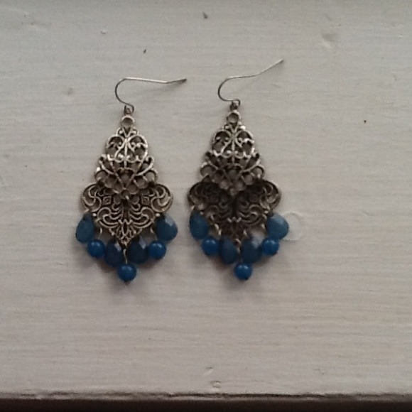 Chandelier type earrings
