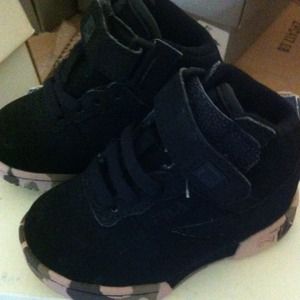 Black/Como size 4