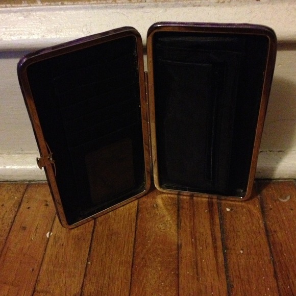 🚨SOLD🚨 💜purple spotted clutch💜 - Picture 2 of 3