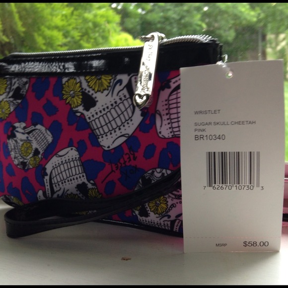 ❗SOLD❗BOGO 50%Off BUNDLE💕 Betsey Johnson Wristlet - Picture 2 of 3