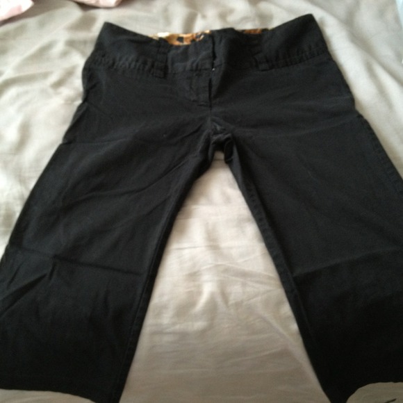 Black Capri pants