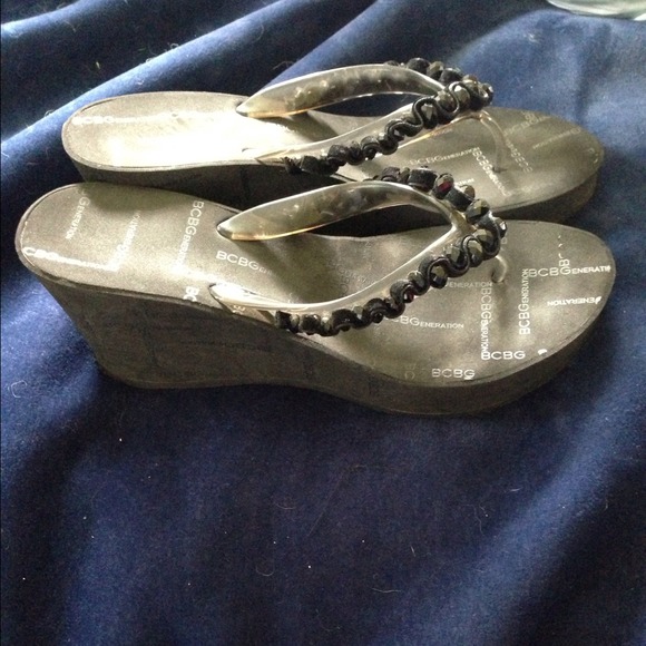 Sold!!$ BCBG flip flop wedges size 8.