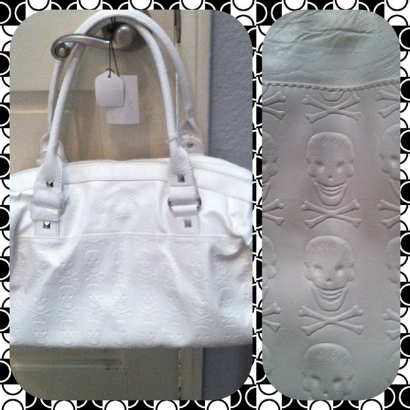 HOLD TILL 6-4 💀💀White Skull Handbag💀💀