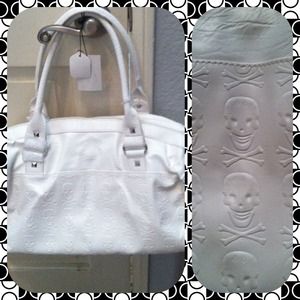 HOLD TILL 6-4 💀💀White Skull Handbag💀💀