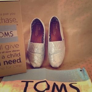 *RESERVED* Silver glitter Toms 7.5