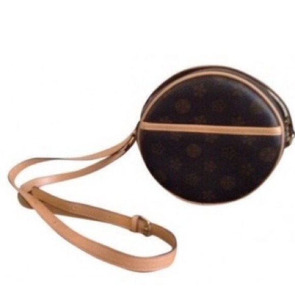 Crossbody purse.