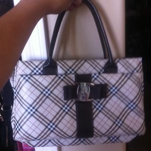 **+Traded**+Fashion handbag Ferragamo
