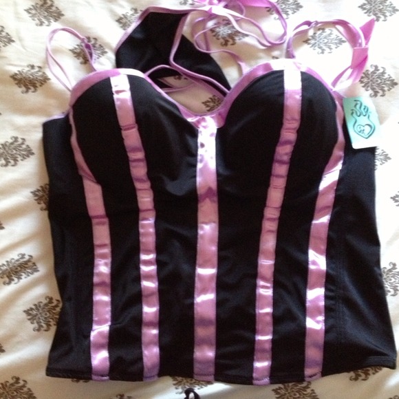 (TRADED to Nycretro099) 💯NWT Torrid sexy corset♥♥ - Picture 1 of 4