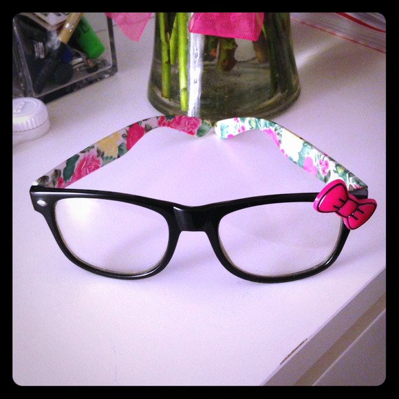Hello kitty bow glasses