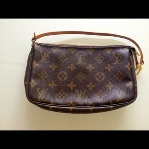 💕💕HOLD!!!  Louis Vuitton authentic clutch! !!