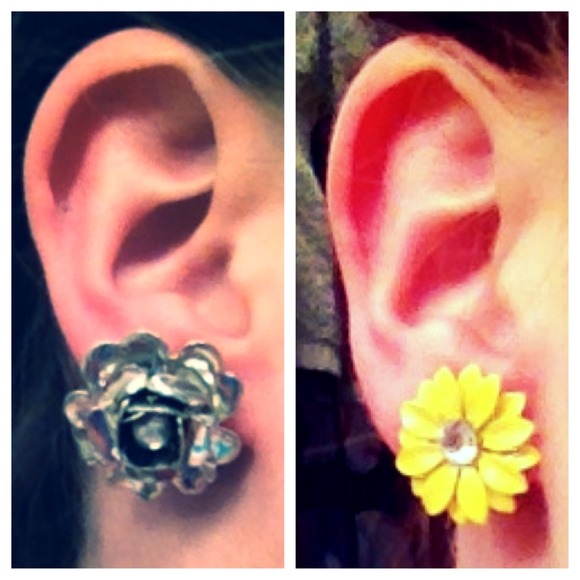 Flower Stud Earrings. NWOT