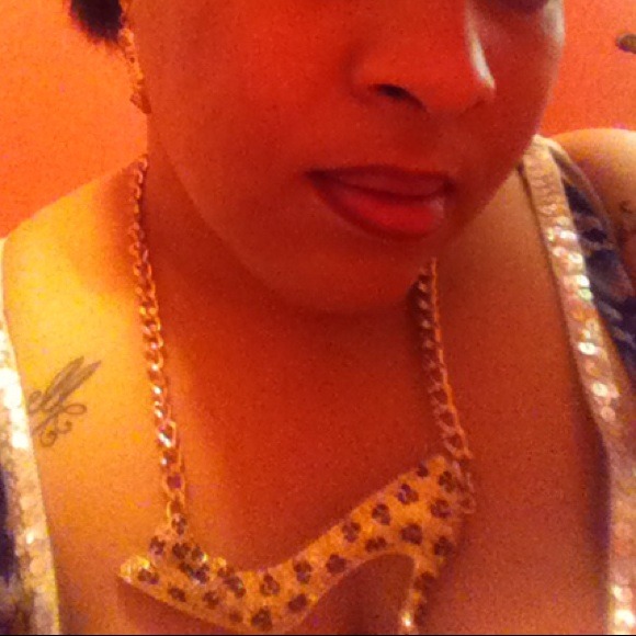 Large shoe necklace set