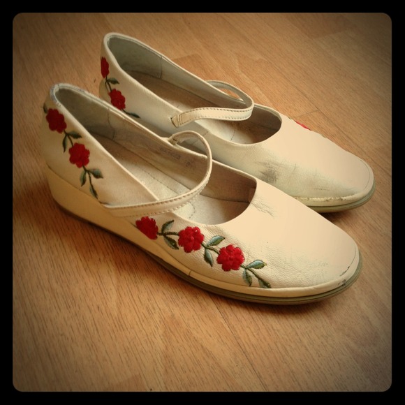 Genuine Leather Mary Jane Platform Shoes w/ Flower