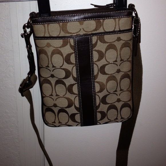 Authentic Coach messenger bag