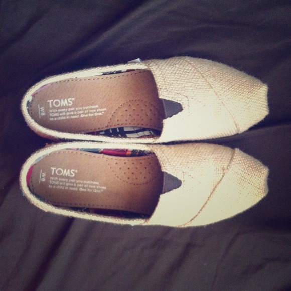 Toms burlap