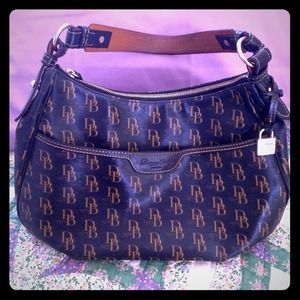 HOLD 💯Dooney&Bourke shoulder bag!