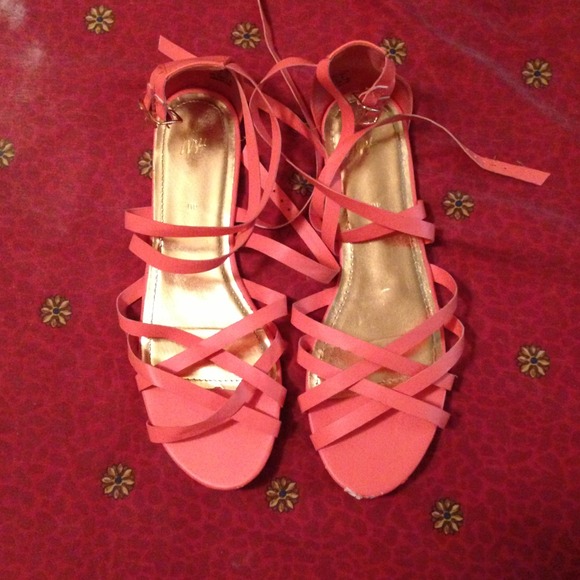 ✨Sold✨H&M coral strappy sandals