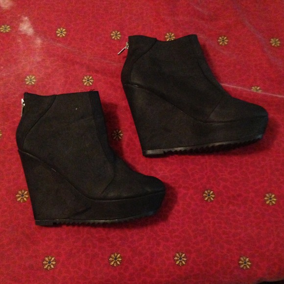 SOLD - Qupid Wedges - Black