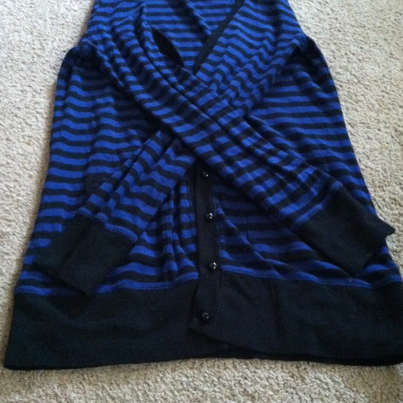 Blue and black forever 21 cardigan✅reduced✅ - Picture 2 of 3