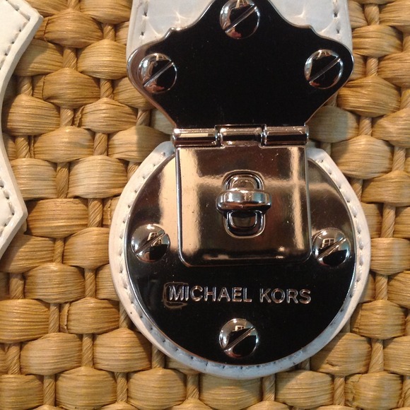 ❎SOLD/BUNDLE❎Michael Kors white and rattan purse - Picture 2 of 4