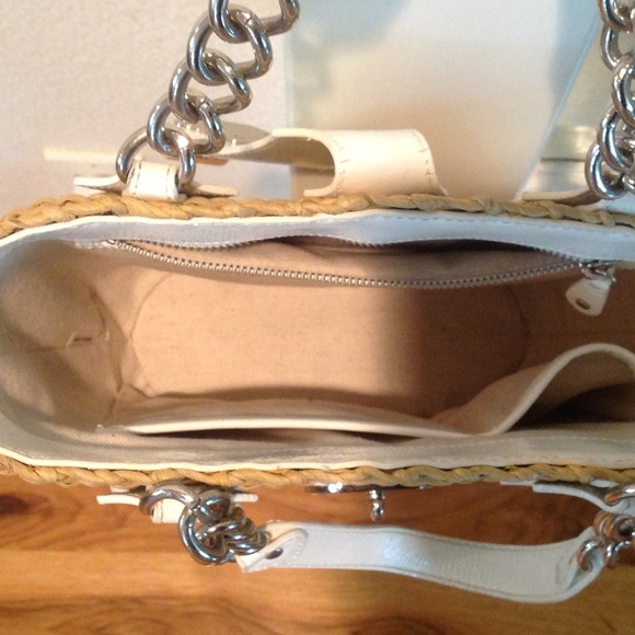 ❎SOLD/BUNDLE❎Michael Kors white and rattan purse - Picture 3 of 4