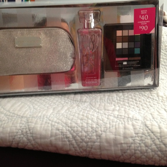 💝SOLD! 💝make up kit/ fragrance mist