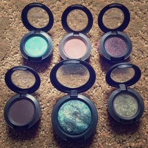 MAC Cosmetics. Set of five eyeshadows.
