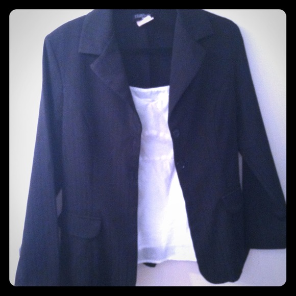 🚨Sold🚨Juniors black on black striped jacket