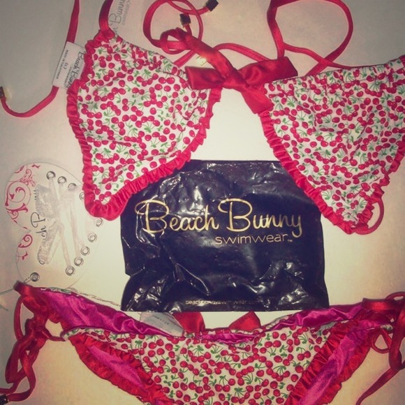 Beach Bunny This Kiss swimsuit