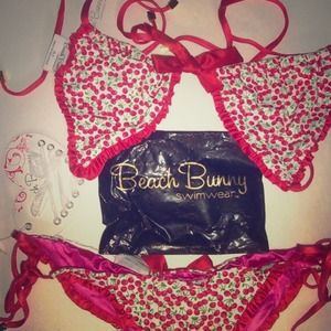 Beach Bunny This Kiss swimsuit