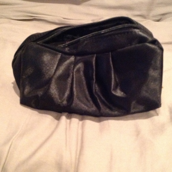 🚫Sold in bundle New Asymmetric makeup bag